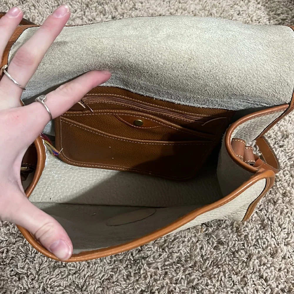 (SOLD) Vintage Dooney & Bourke Crossbody - Picture 9 of 11
